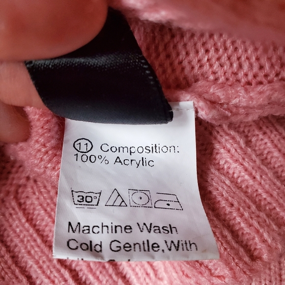 Shein Cropped Strawberry Cardigan - Picture 5 of 6